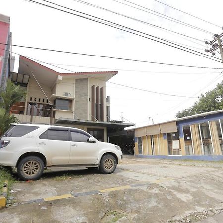 Oyo 3884 Dixie Syariah Guest House Samarinda Kültér fotó