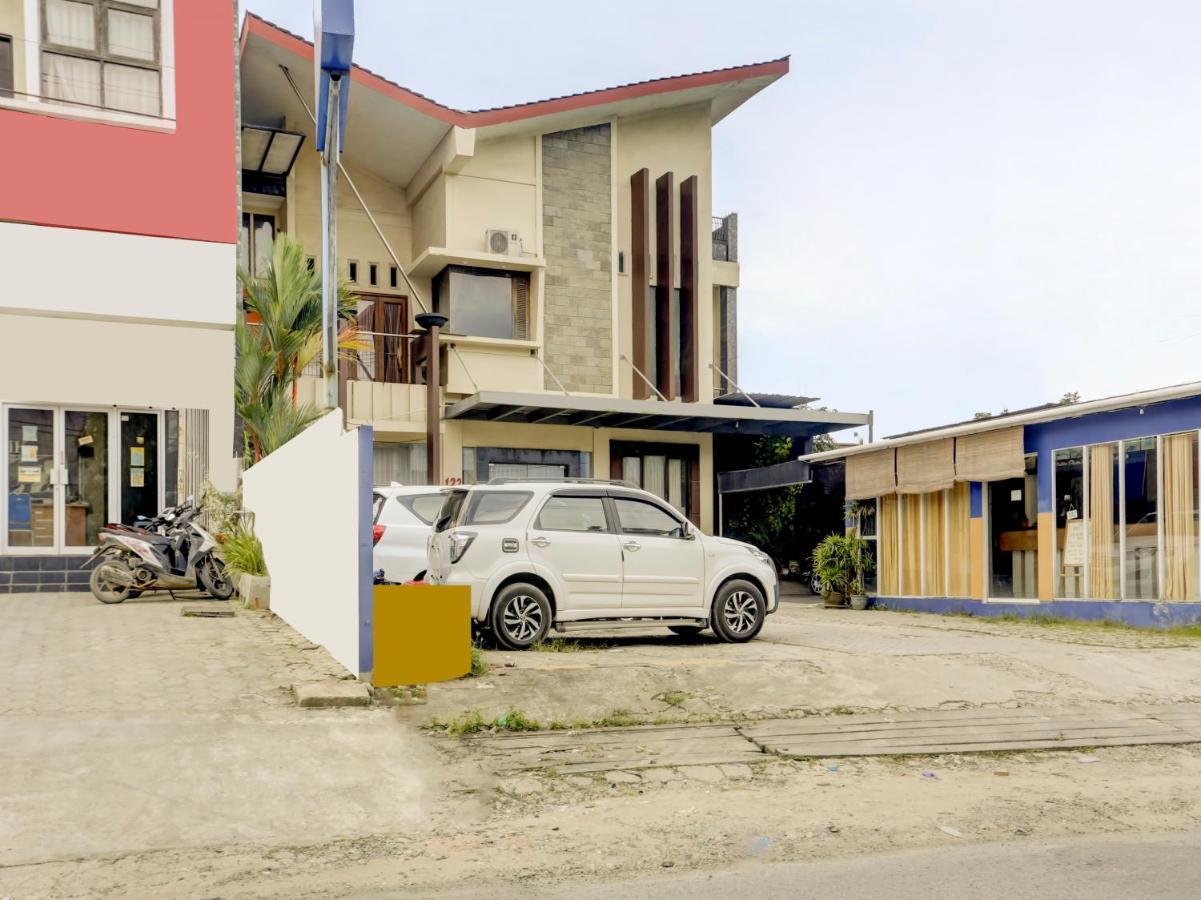 Oyo 3884 Dixie Syariah Guest House Samarinda Kültér fotó