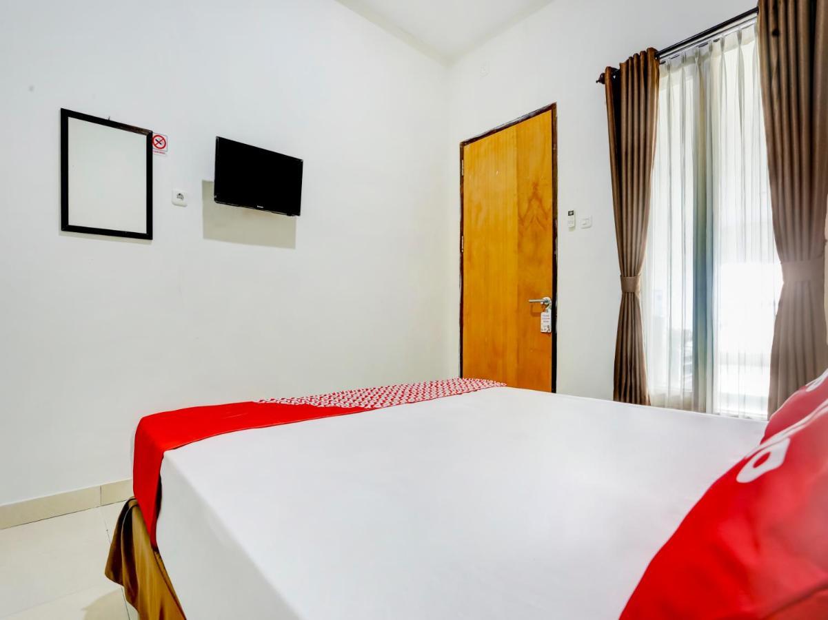 Oyo 3884 Dixie Syariah Guest House Samarinda Kültér fotó